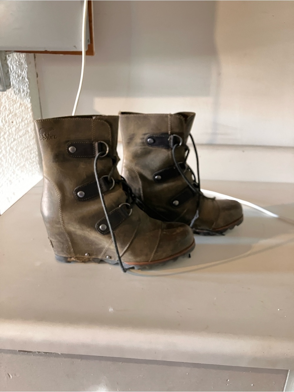 Sorel Joan of Arc Women’s Olive Green Lace-Up Wedge Boots
